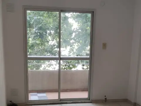 MB Negocios Inmobiliarios vende Suipacha 700, semipiso, externo, balcon. luminoso. Ventilacion cruzada