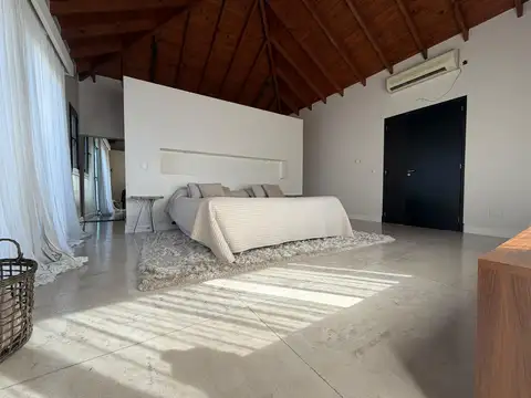 Casa 5 ambientes con 5 baños