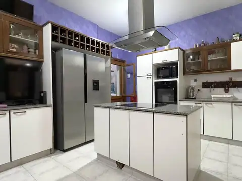 Casa en Venta con 3 cocheras
