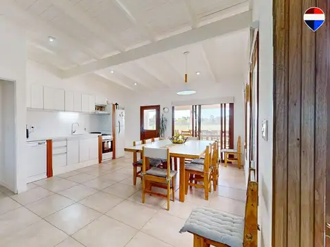 Casa en Venta con 4 cocheras