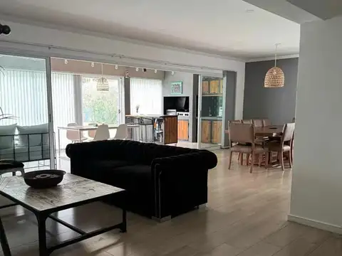 Casa 5 ambientes con 3 baños