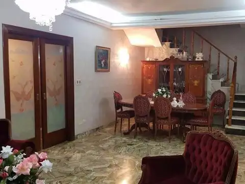 Casa en Venta con 2 cocheras