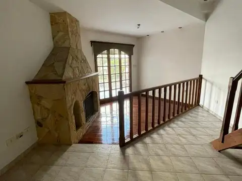 Casa 9 ambientes con 3 baños