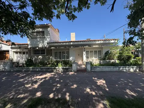 Doctor Agustín Garzón Agulla 400