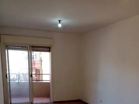 EXCELENTE DEPTO 2 AMB. DE 55 MTS. SOBRE PTE. PERON 1900 APTO PROFESIONAL
