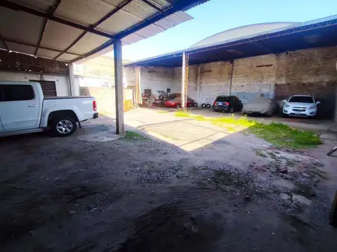 GALPÓN Y CASA EN VENTA SOBRE AVENIDA EN LA ESQUINA