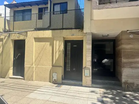Venta PH 3 ambientes con terraza. Paternal