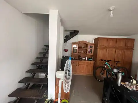 Casa 8 ambientes con 4 baños