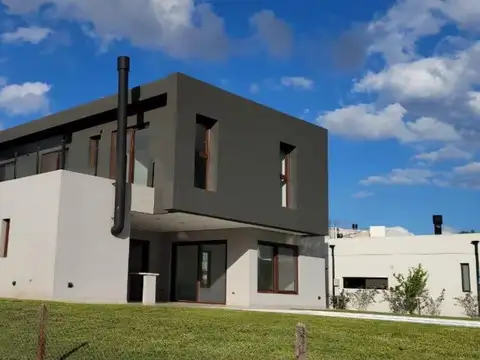 Casa en venta - 3 Dormitorios 3 Baños - Ezeiza