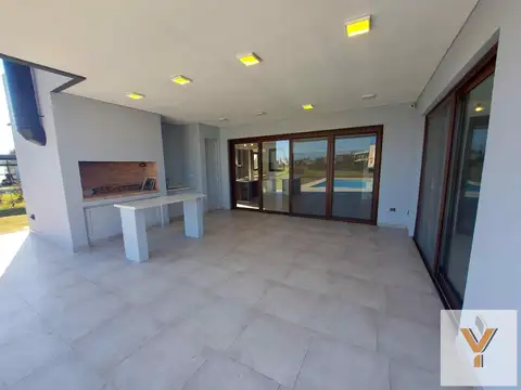 Casa en venta - 3 Dormitorios 3 Baños - Ezeiza