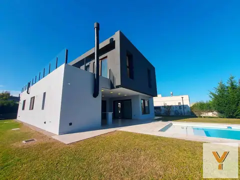 Casa en venta - 3 Dormitorios 3 Baños - Ezeiza