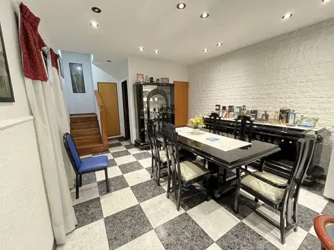 Casa 6 ambientes con 4 baños