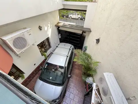 VENTA - PARQUE CHACABUCO - CASA - LOTE PROPIO - 3 PLANTAS - GARAGE Y QUINCHO -APTO CREDITO HIPO...