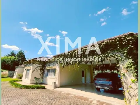 Casa en Venta con 2 cocheras