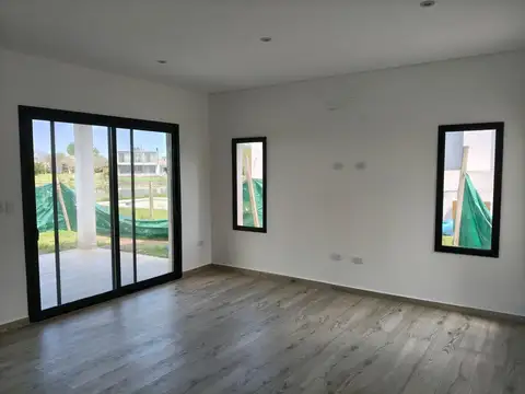 Casa 4 ambientes con 4 baños