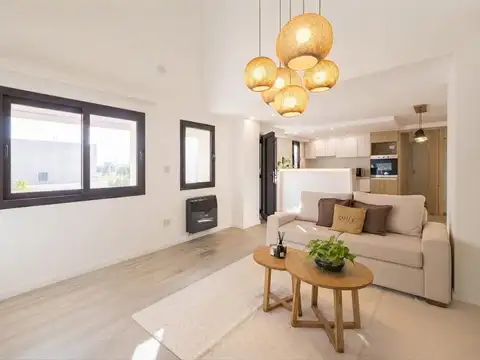 VENTA - Casa de pasillo de 3 dormitorios con patio y parrillero - Lourdes, Rosario.