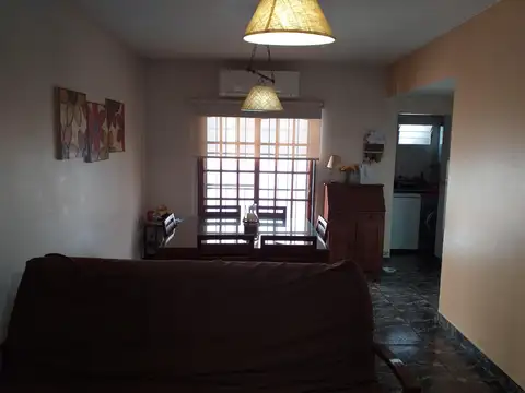Casa en Alquiler con 2 cocheras