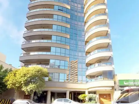Piso de 3 dormitorios con cochera en venta en La Plata sobre Calle 10 [Cod: 2852-139]