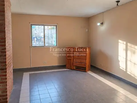 Casa 3 ambientes con 1 baño