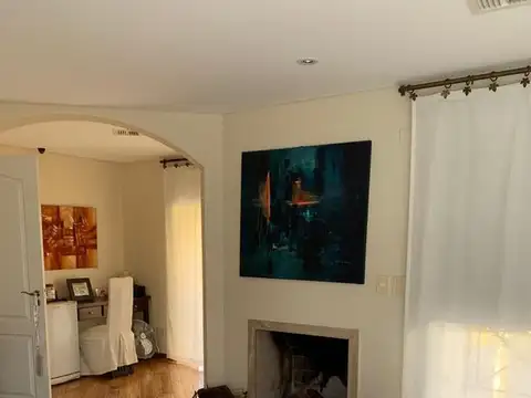 Casa en venta en Ayres De Pilar sobre lote interno central