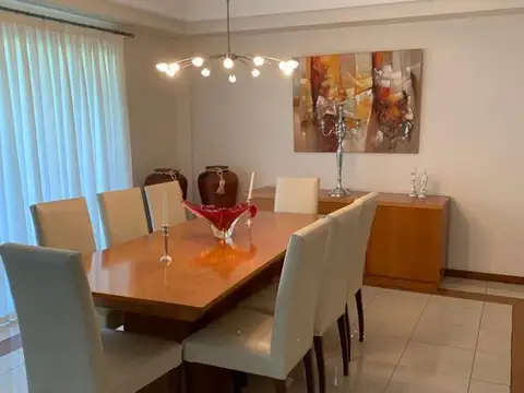 Casa 8 ambientes con 6 baños