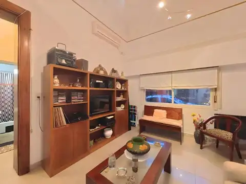 VENTA CASA 4 AMB. EN FLORES, REFACCIONADA