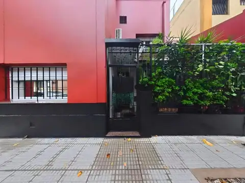 VENTA CASA 4 AMB. EN FLORES, REFACCIONADA