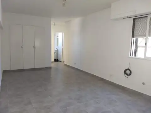 Teniente General Juan Domingo Perón 4000, Piso 8