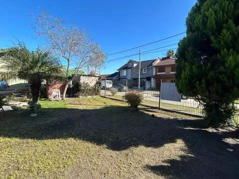 LOTE EN VENTA EN ADROGUE CON GARAGE Y BAÑO OPORTUNIDAD!