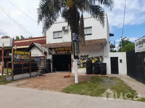 Propiedad a la venta 2 locales, departamento y un amplio terreno