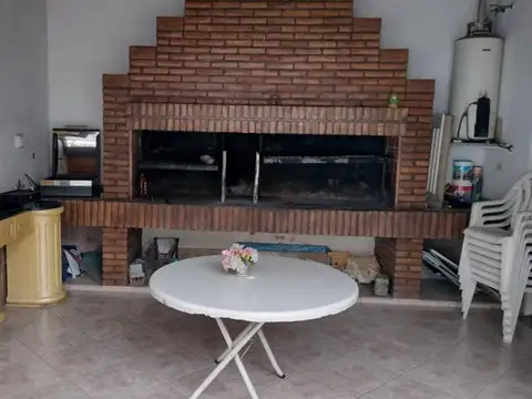 Casa 5 ambientes con 4 baños