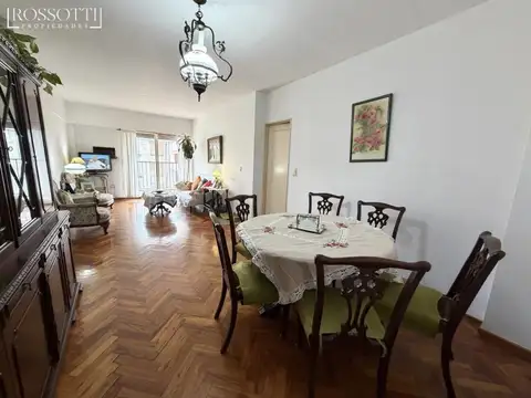 Muy buen departamento de 4 ambientes con balcon y dependencia de servicio