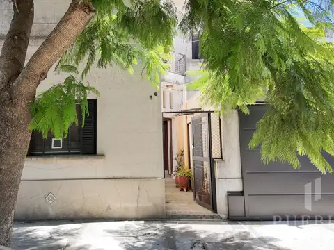 Casa 8 ambientes con 2 baños