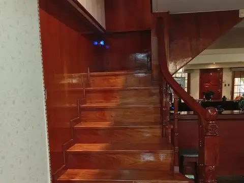 Casa en Venta con 3 cocheras