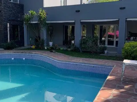 Casa 6 ambientes con 4 baños