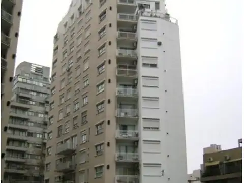 MUY LINDO 2 amb con balcón  edificio con piscina, sum, gym, plaza seca, seguridad 24hs