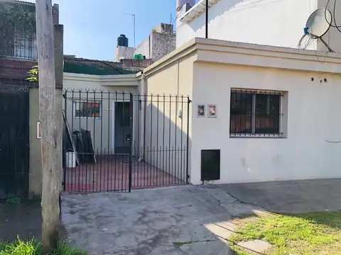 En venta Departamento 2 ambientes con cochera y patio - Barrio 9 de Julio, a 7 cuadras de la Ruta 8