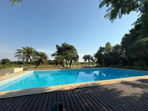Hotel en Venta en Esquina, USD 2.200.000