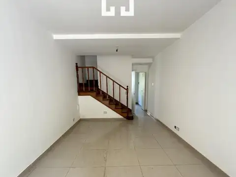 Depto Tipo Casa 4 ambientes con 2 baños