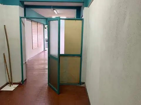 LOCAL 45m2 con VIDRIERA DE BLIMDEX