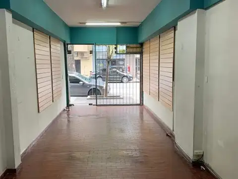 LOCAL 45m2 con VIDRIERA DE BLIMDEX