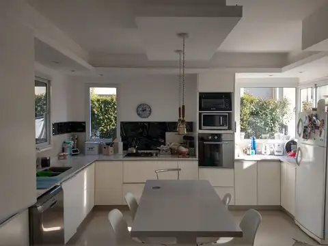Casa 5  ambientes, en alquiler temporario, barrio San Isidro Labrador