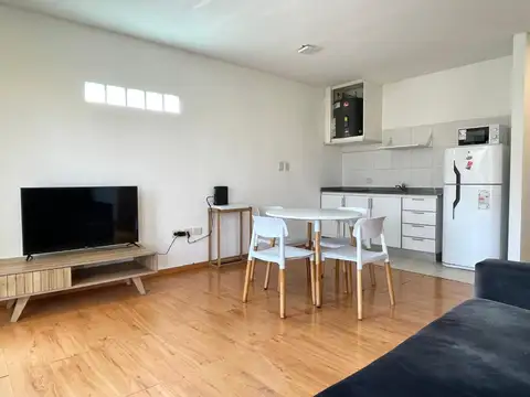 Departamento  2  ambientes con balcón al frente y cochera desc. En Venta