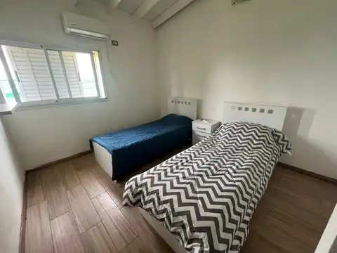Casa en Alquiler con 2 cocheras