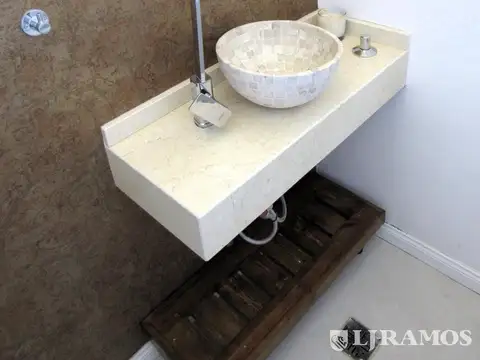 Casa en Alquiler anual sin muebles con amarra al rio en Vila marina Villanueva