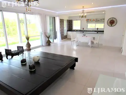 Casa en Alquiler anual sin muebles con amarra al rio en Vila marina Villanueva
