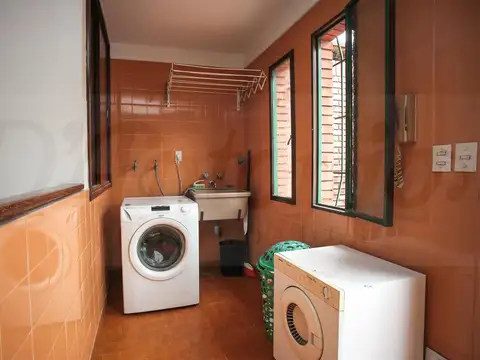 Casa 5 Ambientes con Garage, Patio y Terraza en Parque Chacabuco