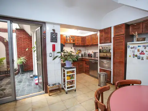 Casa 5 Ambientes con Garage, Patio y Terraza en Parque Chacabuco