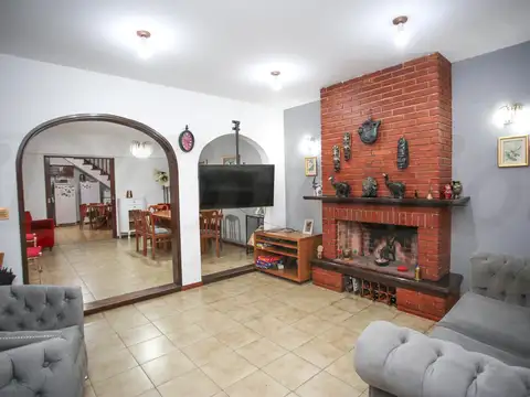 Casa 5 ambientes con 3 baños