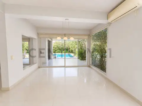 Casa en Venta con 2 cocheras